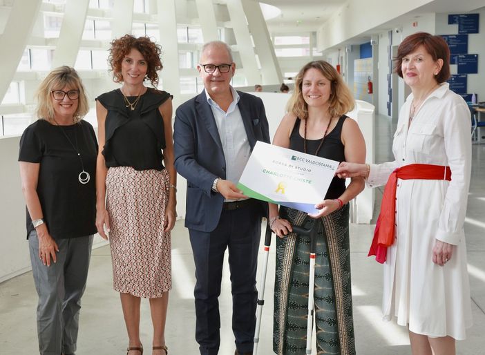 La consegna della borsa di studio BCCV, da sn Manuela Ceretta, Stefania Cristofanelli, Fabio Bolzoni, Charlotte Chistè e Anna Maria Pioletti La consegna della borsa di studio BCCV, da sn Manuela Ceretta, Stefania Cristofanelli, Fabio Bolzoni, Charlotte Chistè e Anna Maria Pioletti