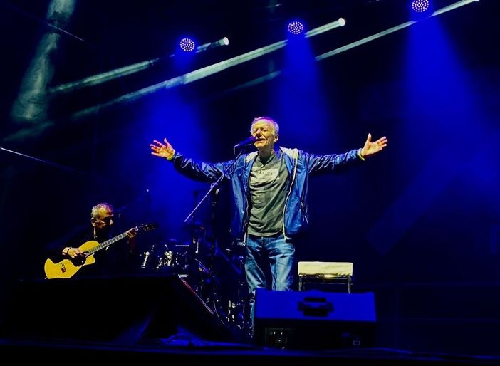 Storie di amore e di lotta nel concerto di Vecchioni al Forte di Bard