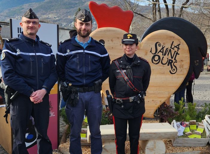 Fiera di Sant'Orso, tra i banchi della Millenaria anche i gendarmi di Chamonix