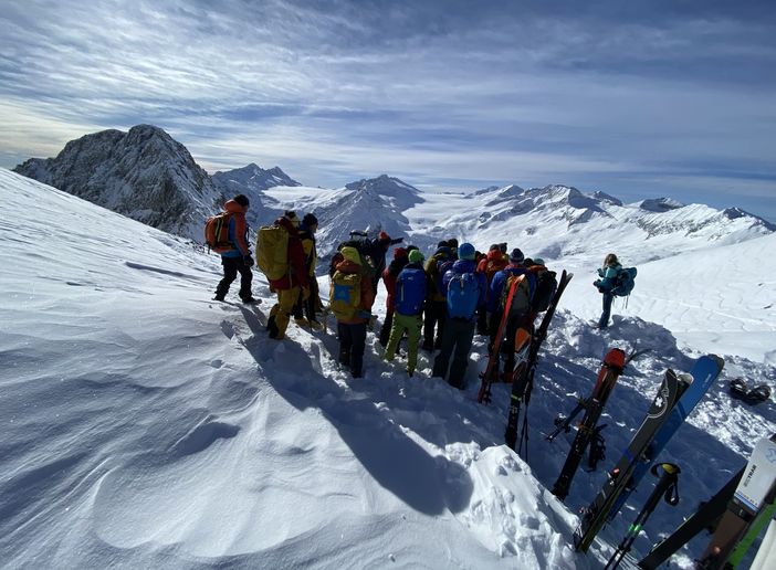 Un corso di formazione su valanga (foto Luca Maspes; nell'articolo foto di Demis Cinti)