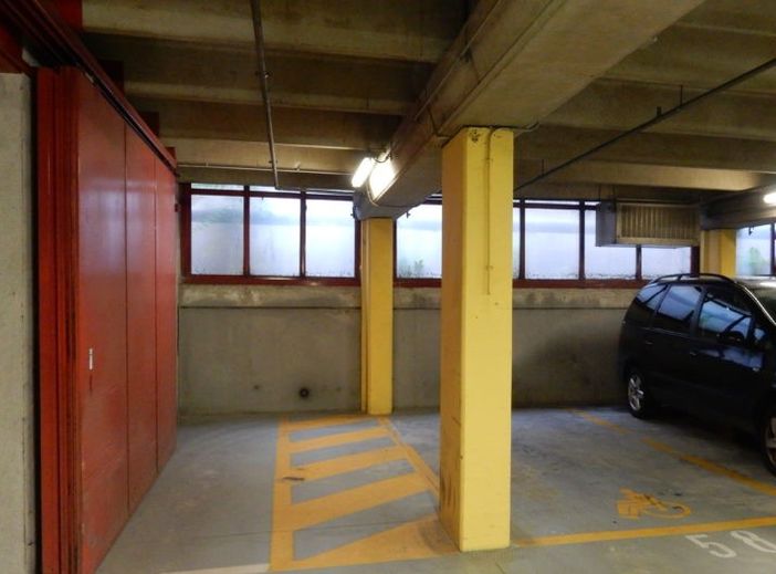 Aosta, più vigilanza e illuminazione nel parcheggio Carrel