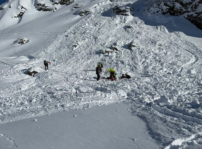 Gressoney, freerider investito da valanga al Passo dei Salati