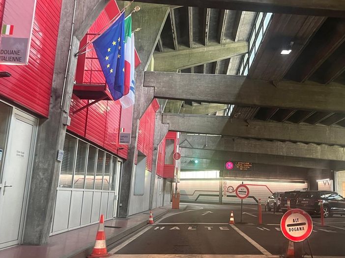 Tunnel del G.S. Bernardo; ritirate le tessere di libero transito ai dipendenti della Sitrasb