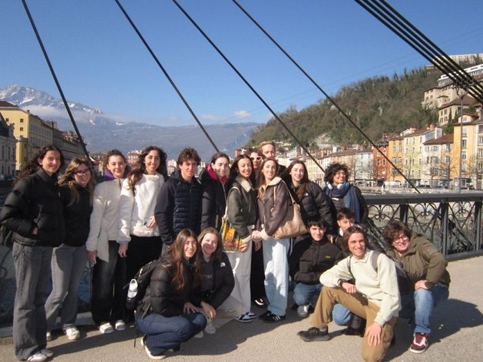 S’orienter au-delà des Alpes: une sortie scolaire pas comme les autres S’orienter au-delà des Alpes: une sortie scolaire pas comme les autres