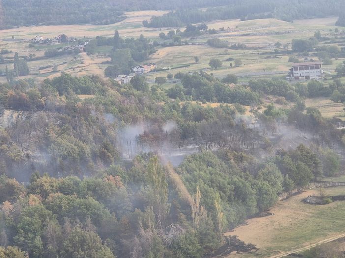 Incendio a Verrayes e Saint-Denis: lo spegnimento continuerà nella notte