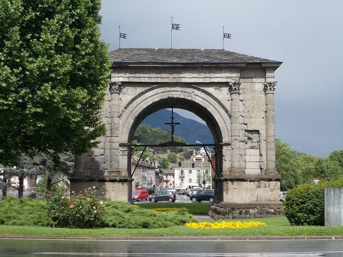 Aosta, la Giunta corre verso la pedonalizzazione dell'Arco di Augusto Aosta, la Giunta corre verso la pedonalizzazione dell'Arco di Augusto