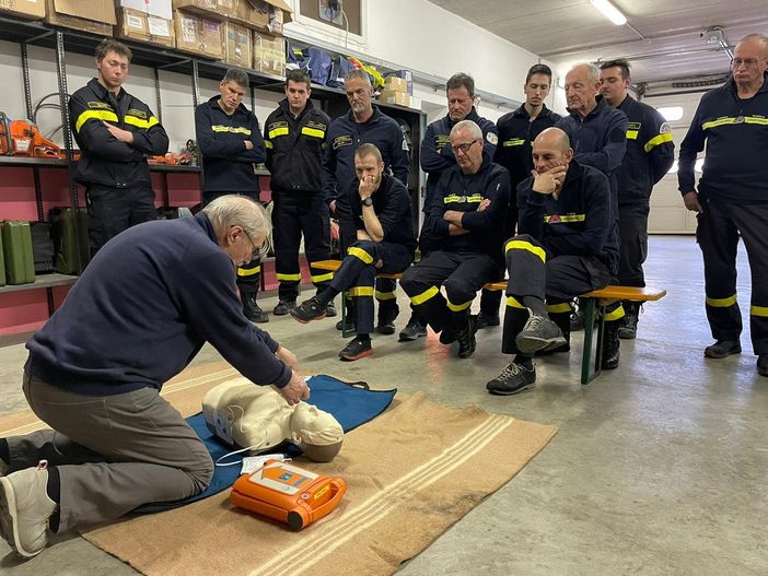 Nuovo defibrillatore per il distaccamento dei Vigili del fuoco volontari di Quart