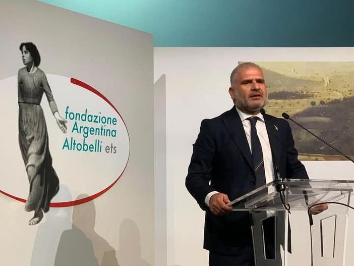 Apicoltura, il sottosegretario all’Agricoltura D’Eramo in Valle dialoga con l’assessore Carrel Apicoltura, il sottosegretario all’Agricoltura D’Eramo in Valle dialoga con l’assessore Carrel