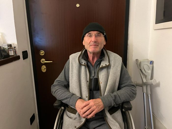 Fabrizio Lovato è rimasto nell'abitazione ma senza le chiavi della nuova serratura Fabrizio Lovato è rimasto nell'abitazione ma senza le chiavi della nuova serratura