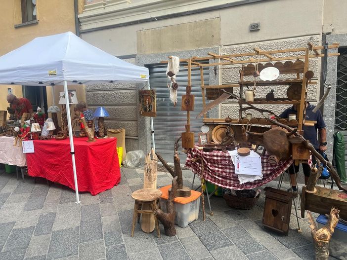 Folla in festa alla Foire d'Été