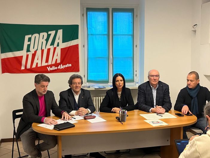 Da sn Christian Ganis, Mauro Baccega, Emily Rini, Pierluigi Marquis e Luca Girasole Da sn Christian Ganis, Mauro Baccega, Emily Rini, Pierluigi Marquis e Luca Girasole