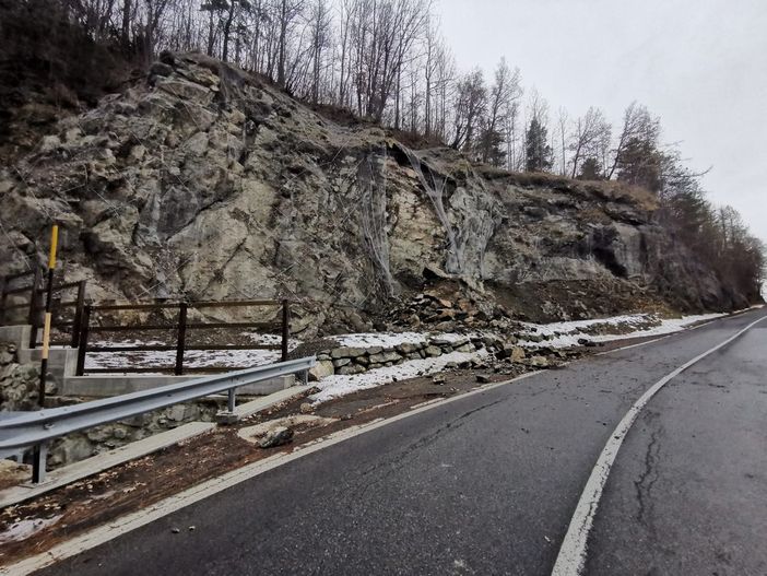 Smottamento a Salirod, resta chiusa la strada del Col de Joux Smottamento a Salirod, resta chiusa la strada del Col de Joux