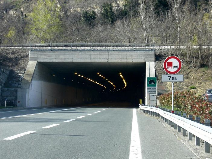 Galleria Côte de Sorreley verso la chiusura; un anno di stop scuote la valle del Gran San Bernardo Galleria Côte de Sorreley verso la chiusura; un anno di stop scuote la valle del Gran San Bernardo