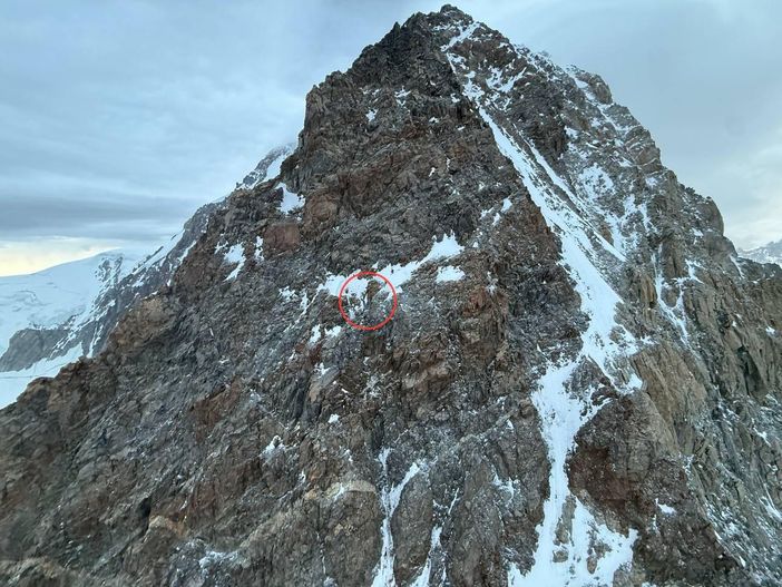 Parapendista precipita sul Monte Bianco