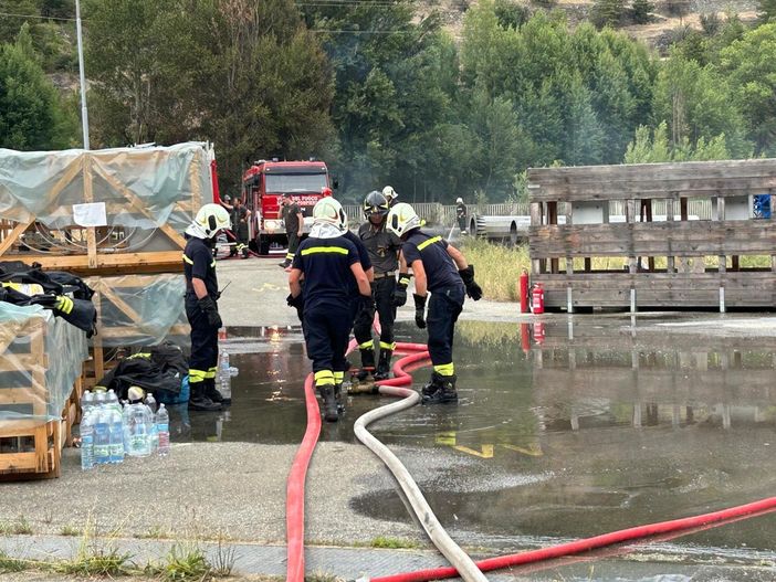 Fiamme vicino alla centrale elettrica di Villeneuve, danni limitati e nessun ferito Fiamme vicino alla centrale elettrica di Villeneuve, danni limitati e nessun ferito