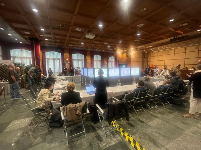 Elezioni regionali; vittoria autonomista, UV primo partito con 12 seggi