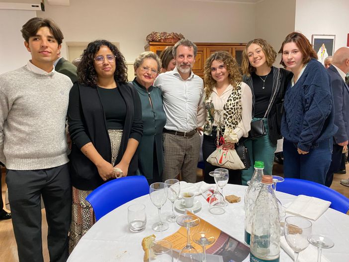 Da sn Carlo Umberto Ravagnani, Santos Paulino Meirielle, Mariagrazia Vacchina, Patrick Vesan, Beatrice Somaglia, Elisabetta Anro', Giulia Quendoz Da sn Carlo Umberto Ravagnani, Santos Paulino Meirielle, Mariagrazia Vacchina, Patrick Vesan, Beatrice Somaglia, Elisabetta Anro', Giulia Quendoz