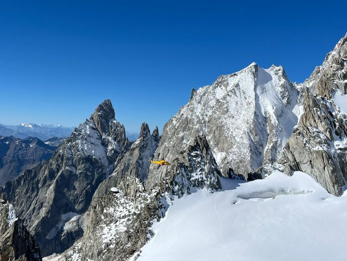 Alpinista precipita e muore alla Tour Ronde sotto gli occhi del figlio
