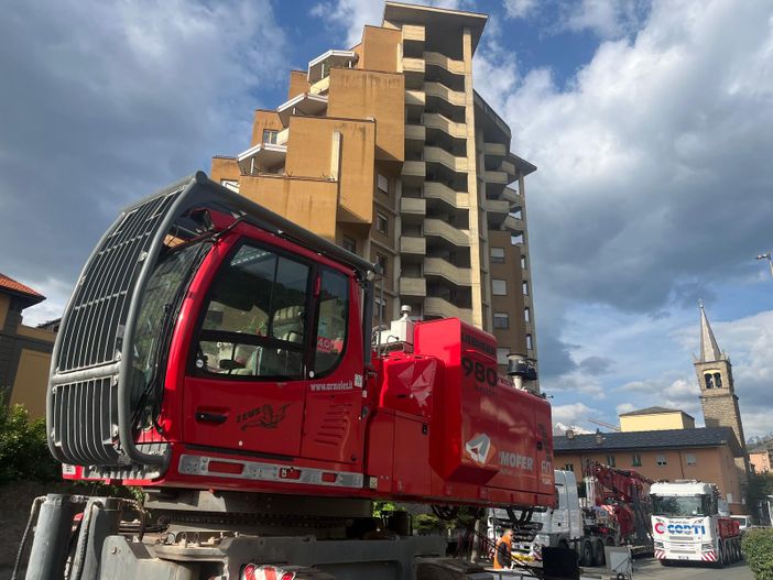 Aosta; E' arrivato questa mattina Zeus, abbatterà i 'grattacieli' Aosta; E' arrivato questa mattina Zeus, abbatterà i 'grattacieli'