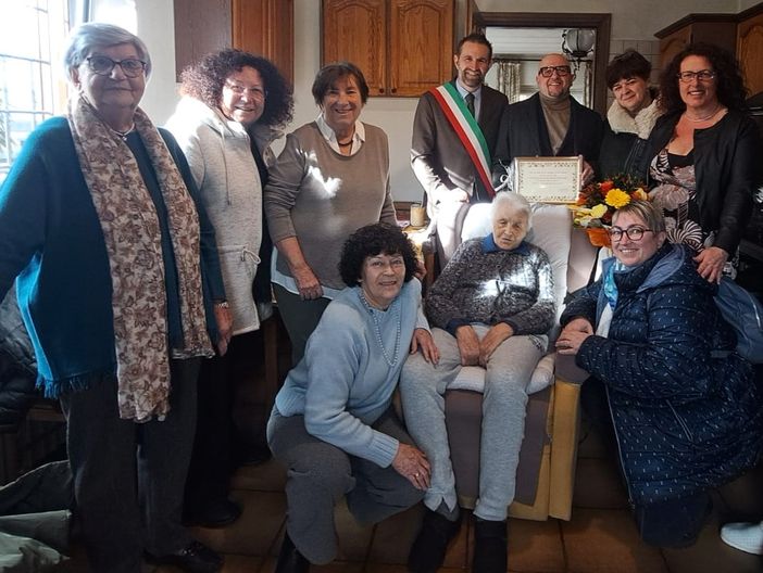 Quart ha festeggiato i 100 anni di Elda Gandini Quart ha festeggiato i 100 anni di Elda Gandini