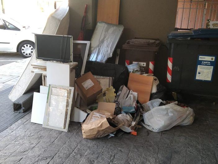 Aosta, rifiuti abbandonati: dopo viale Europa, segnalazioni anche al quartiere Cogne