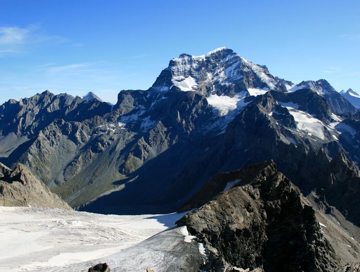 Scialpinista 34enne muore travolto da una valanga sul Grand-Combin