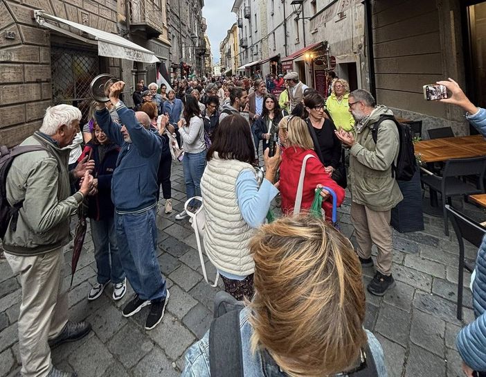 Oltre duecento aostani in corteo contro gli orrori a Gaza Oltre duecento aostani in corteo contro gli orrori a Gaza