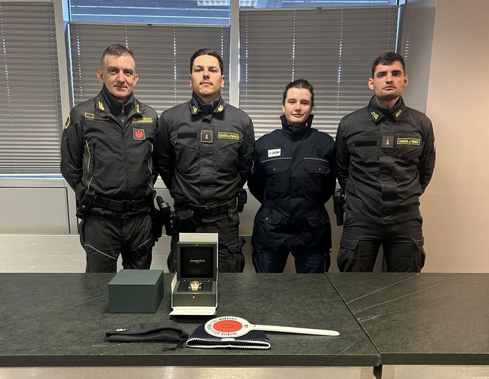 Lotta ai traffici illeciti al Traforo del Gran San Bernardo Lotta ai traffici illeciti al Traforo del Gran San Bernardo