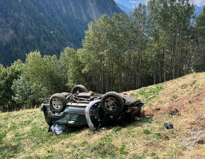 Fuoristrada finisce in pendio, un ferito Fuoristrada finisce in pendio, un ferito