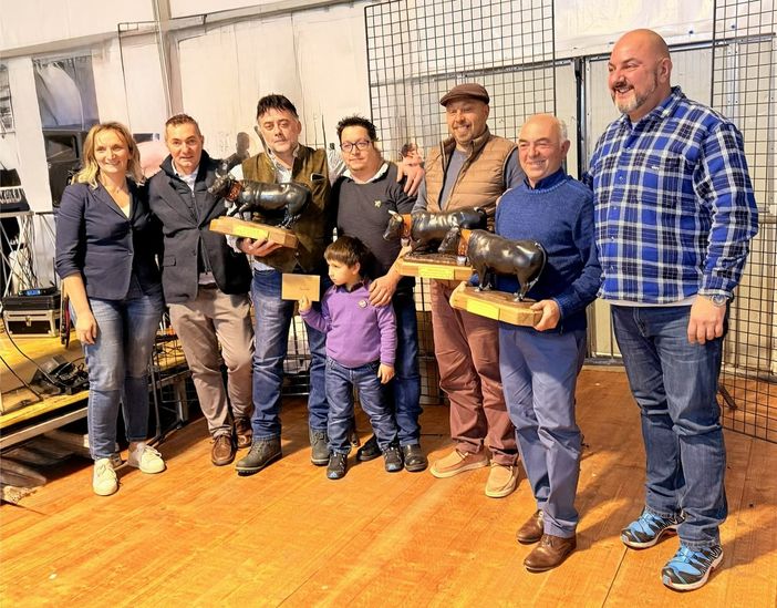 Da sn l'assessore regionale all'Agricoltura, Speranza Girod; il presidente dell'Associazione, Roberto Bonin; gli allevatori Frassi &amp; Letey, Charbonnier, Lorenzo Rosset e l'assessore alla Sanità, Carlo Marzi