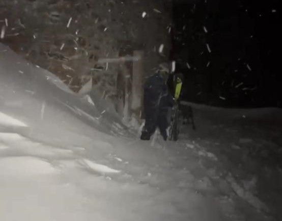 Tratto in salvo dai soccorritori uno sciatore disperso nella notte sopra La Thuile