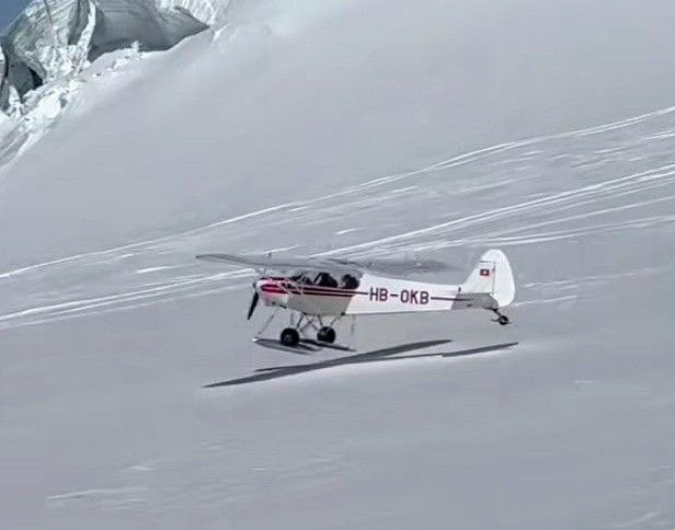 Aereo da turismo in decollo 'sfiora' scialpinisti rischiando di investirli