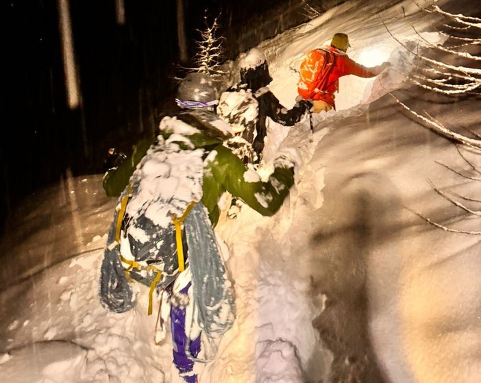 Cogne, in salvo due alpinisti in difficoltà dopo discesa da cascata di ghiaccio Cogne, in salvo due alpinisti in difficoltà dopo discesa da cascata di ghiaccio