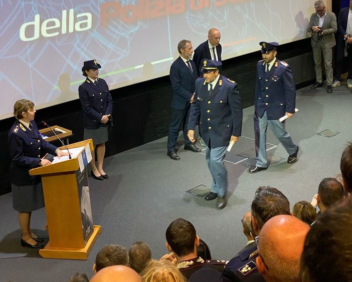 Festa della Polizia, il questore: 'la guardia resta alta, i valdostani hanno bisogno di noi' Festa della Polizia, il questore: 'la guardia resta alta, i valdostani hanno bisogno di noi'