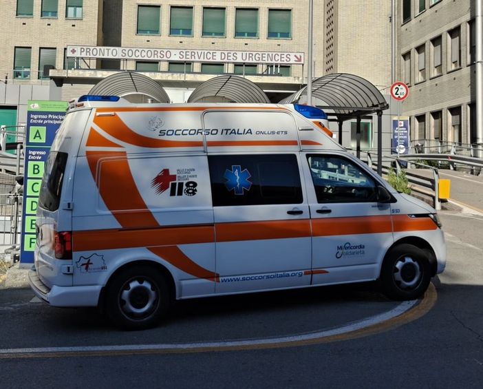 Ape contro auto, due feriti sulla Statale 26 a Quart