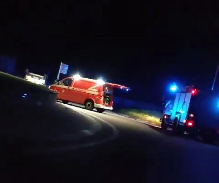 Quart, auto si ribalta alla rotonda di Villefranche
