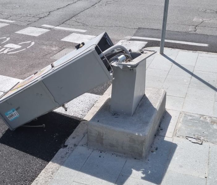 Aosta, vandalizzato quadro elettrico, lampioni accesi di fronte alla Regione