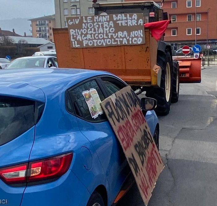 Un trattore e una dozzina di auto, partita in sordina la protesta 'agricola' ad Aosta