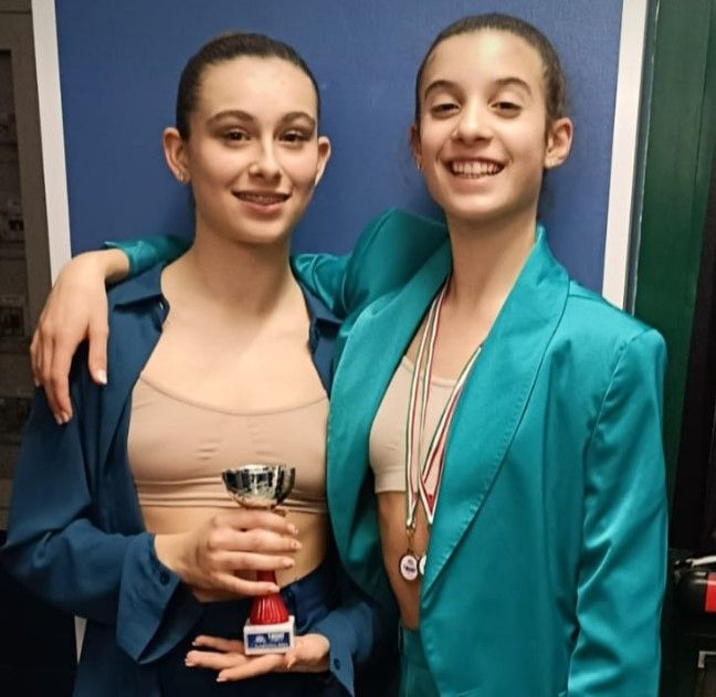 Da sn Serena Spanò e Maria Venuti vincitrici nel passo a due Da sn Serena Spanò e Maria Venuti vincitrici nel passo a due