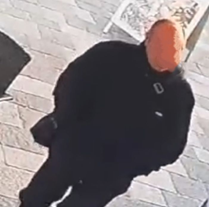 Aosta; ruba una bici in centro sotto le videocamere e scompare -  IL VIDEO DEL FURTO Aosta; ruba una bici in centro sotto le videocamere e scompare -  IL VIDEO DEL FURTO