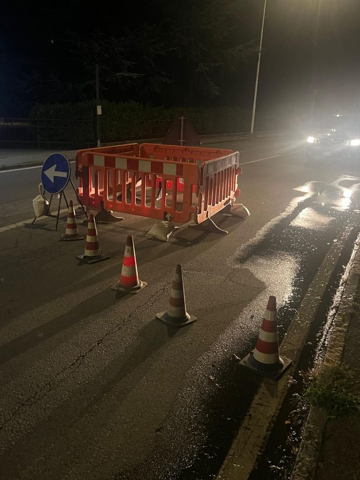 Aosta, buca nell'asfalto in corso St-Martin de Corléans