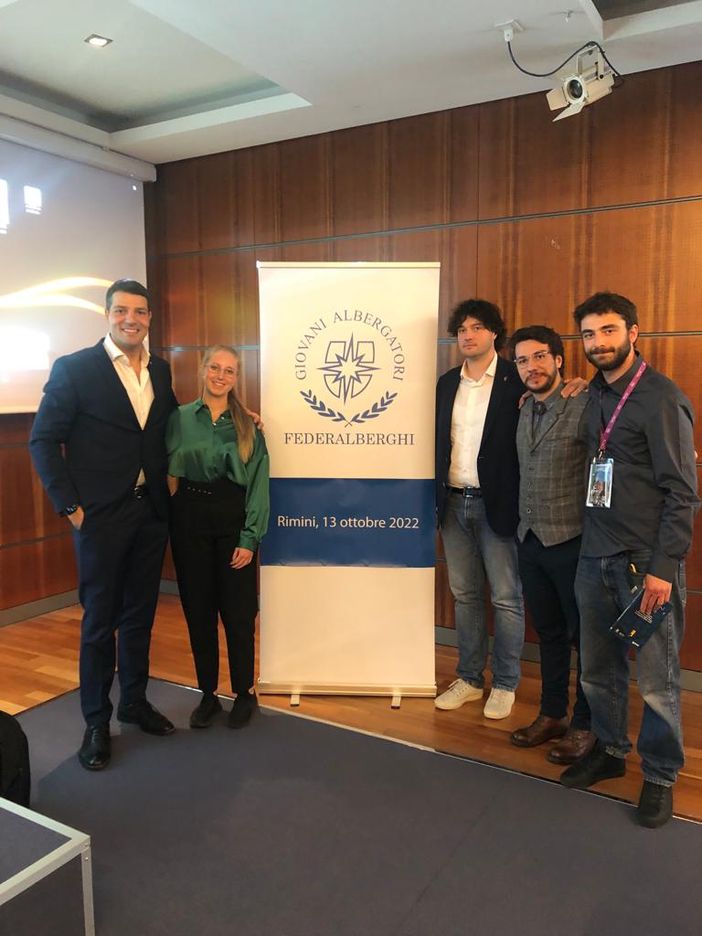 Il Premio 'Comitato Giovani Albergatori dell'anno' al Gruppo Giovani Albergatori della Val d'Aosta nel 2022 Il Premio 'Comitato Giovani Albergatori dell'anno' al Gruppo Giovani Albergatori della Val d'Aosta nel 2022