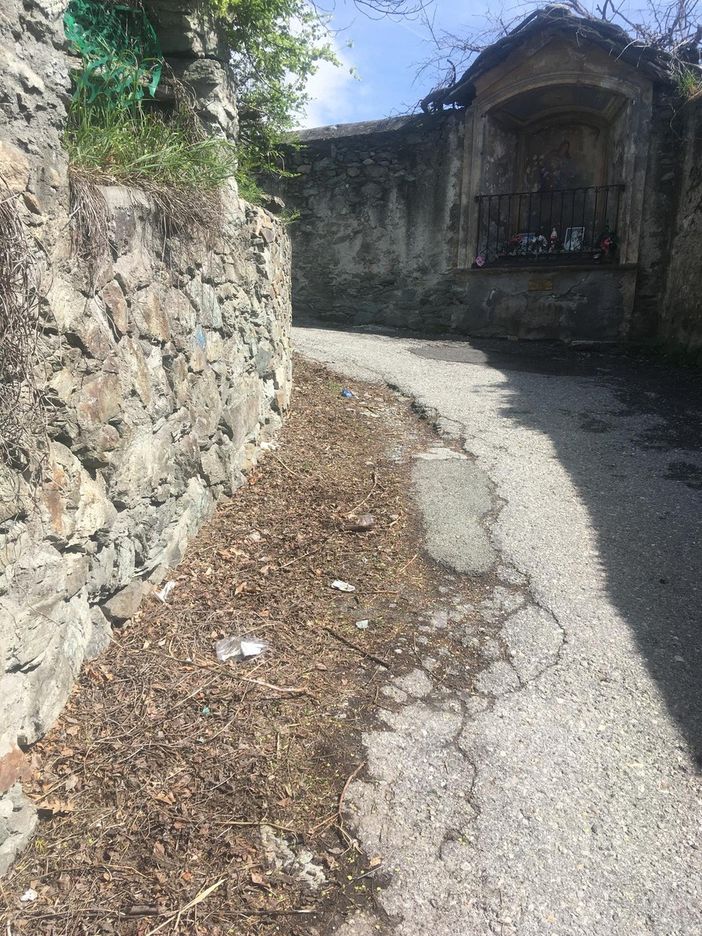 'Via Francigena? Ad Aosta è dissestata e piena d'immondizie...' 'Via Francigena? Ad Aosta è dissestata e piena d'immondizie...'