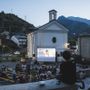 Una proiezione en plein air di 'A macchia d'olio' (credito fotografico di Alessio Vecchie) Una proiezione en plein air di 'A macchia d'olio' (credito fotografico di Alessio Vecchie)