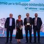 Il Presidente di Cva, Giovanni Aliboni (terzo da sn) alla consegna del premio Il Presidente di Cva, Giovanni Aliboni (terzo da sn) alla consegna del premio