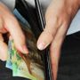 Prelievi in contante: quando scatta la segnalazione delle banche alla UIF?