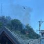 Incendio boschivo sopra Sarre, sul posto autobotti ed elicottero