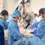 L'équipe di Neurochirurgia durante l'intervento