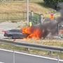 Auto prende fuoco al casello di Chatillon Auto prende fuoco al casello di Chatillon