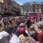Piazza Chanoux ieri mattina alla partenza dei Giro (cliccare sull'immagine per avviare la gallery; photo credit delle immagini sportive Ezio Cairoli per Laprimalinea.it; photo credit immagini istiuzionali con esponenti della Giunta regionale Moreno Vignolini)